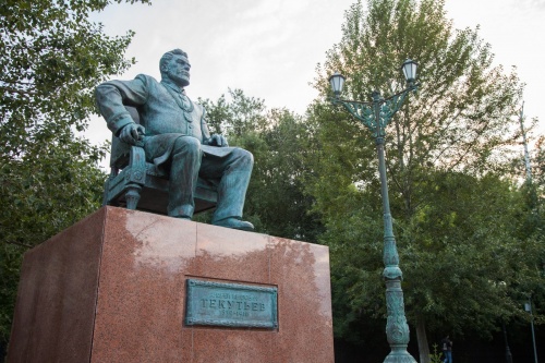15 лет  назад на  Текутьевском бульваре открыт памятник Андрею Ивановичу Текутьеву