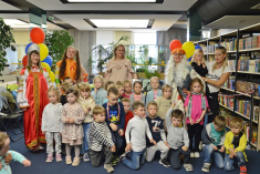 Марья-искусница поздравила детей в библиотеке