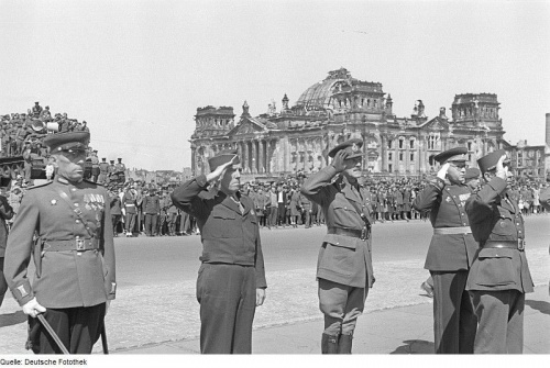 70 лет назад, в 1945 году, в Берлине состоялся парад союзнических войск стран антигитлеровской коалиции - СССР, США, Великобритании и Франции